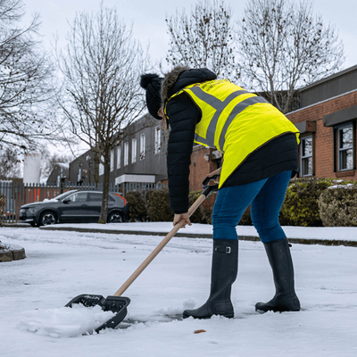 Small Snow Shovel Spade with Wooden Handle – 395 x 309mm Blade (1300mm Length)
