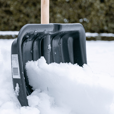 Small Snow Shovel Spade with Wooden Handle – 395 x 309mm Blade (1300mm Length)